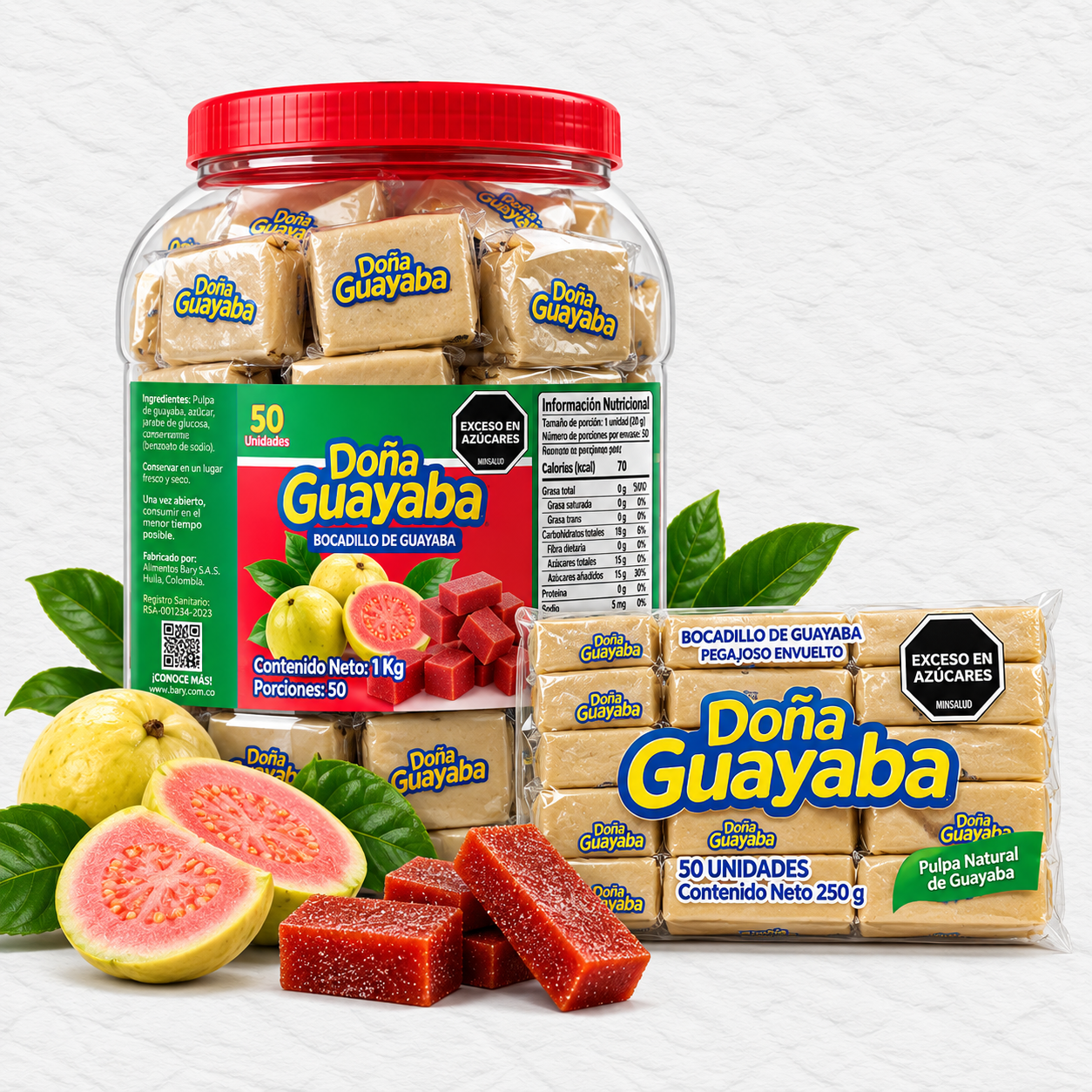 Envase de dulce de guayaba en hoja de bijao junto a su caja
